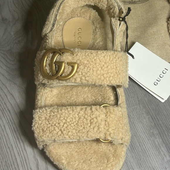 Gucci shearling sandals - Picture 9 of 10